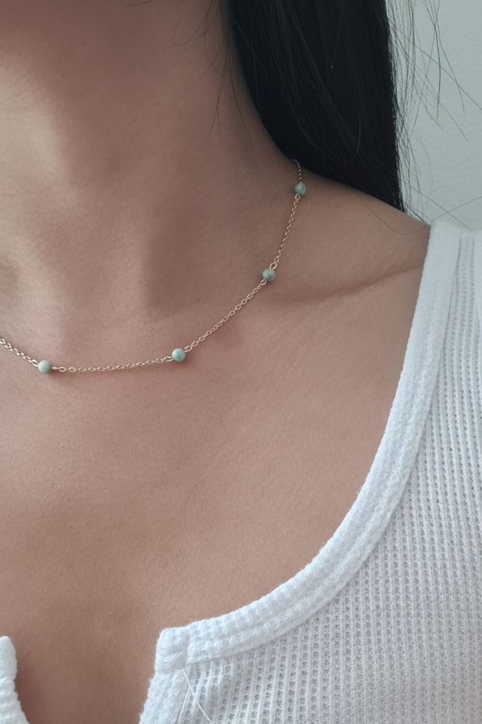 Amazonit choker på modell