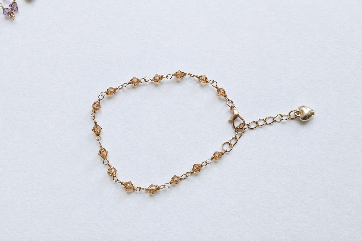 Armband med champagnefärgade biconkristaller