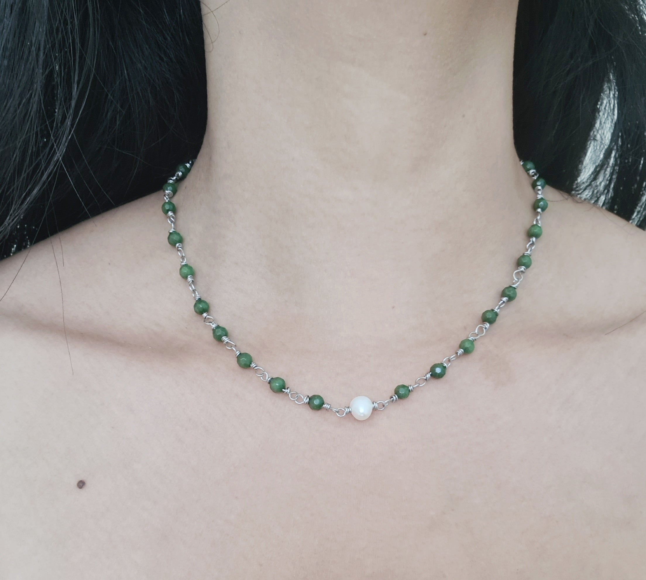 Green jade necklace with freshwater pearl centrepiece